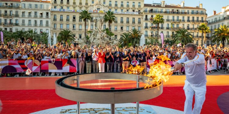 La llama olímpica ya se encuentra en territorio francés