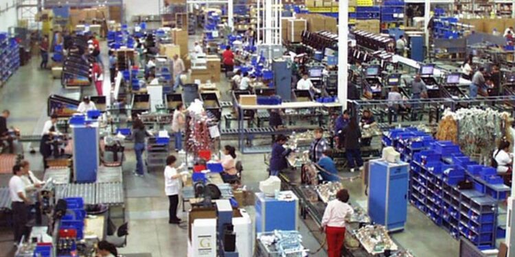 Proponen que salarios de empresas extranjeras en México sean comparables con los de su país de origen