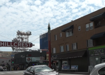 Investigan tiroteos en Hillcrest como posibles delitos de odio