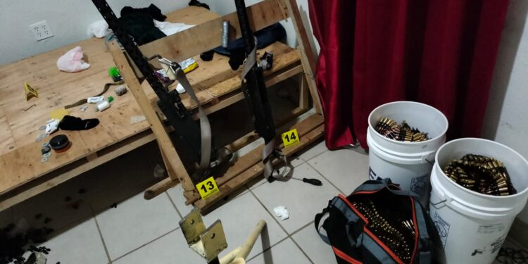 FGR decomisó un arsenal en el Puerto de San Felipe
