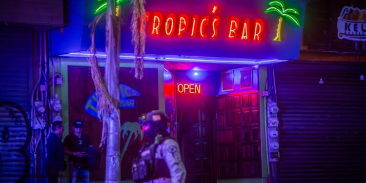 Balean a guardia del Tropics Bar en Tijuana