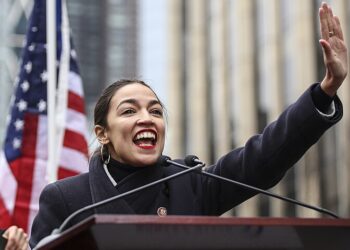 Alexandria_Ocasio-Cortez_@_Women's_March_NYC_(40064132453)