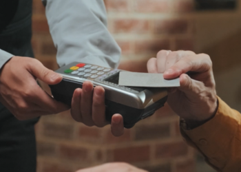 Hasta un 35% aumentaron las tasas de interés de tarjetas de crédito de comercios