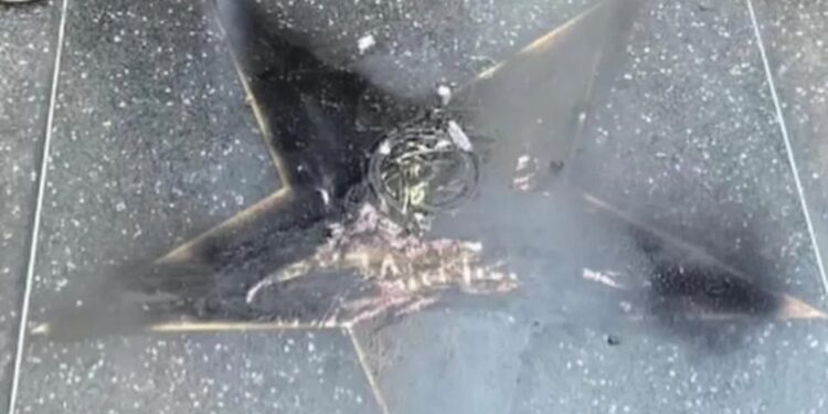 Vandalizan estrellas de Jenni Rivera