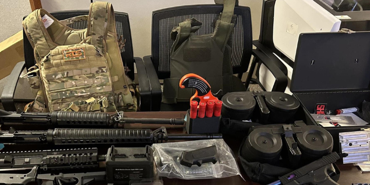 Incautan arsenal de armas tras allanamiento a domicilio en el área de Vista