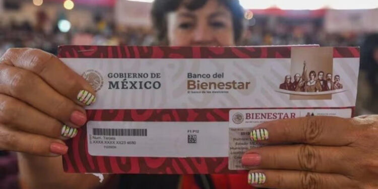 Adultos mayores mexicanos en Estados Unidos podrán cobrar la Pensión del Bienestar