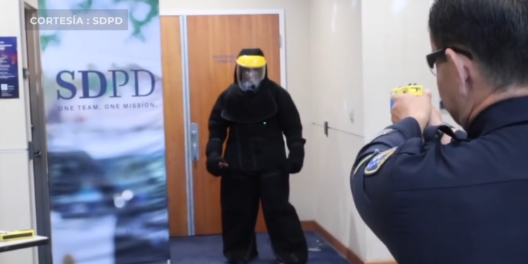 La policía de San Diego comprará 2.000 dispositivos ”Tasers” de menor voltaje