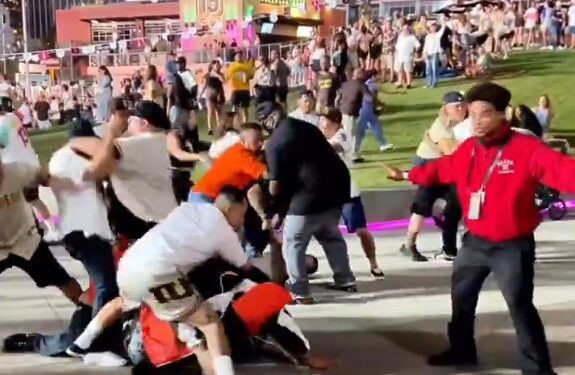 Aficionados de Padres y Gigantes se agarran a golpes en el Petco Park