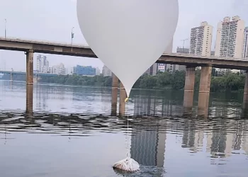 Corea del Norte envía 200 globos con basura a Corea del Sur