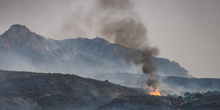Combaten en Tecate 3 incendios forestales