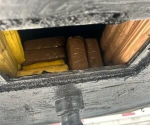 CBP incauta más de un millón de dólares en cocaína oculta en un camión de plataforma