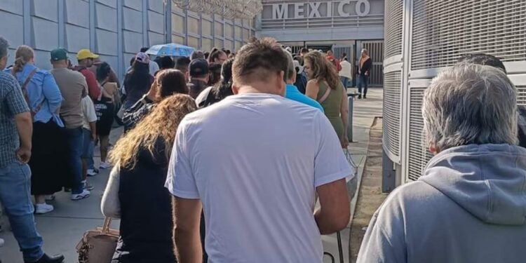 Reportan cobros a ciudadanos norteamericanos para ingresar a Tijuana