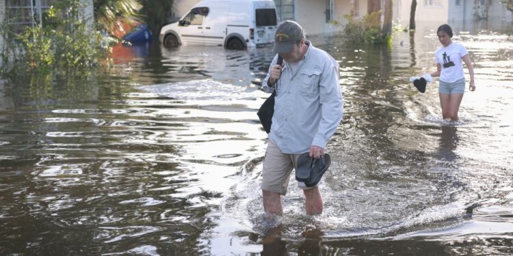 Huracán Helene deja 44 muertos y provoca inundaciones catastróficas en EUA