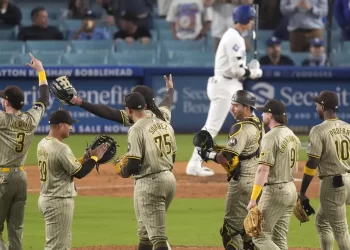 ¡Triple play histórico! Padres de San Diego aseguran los playoffs ante Dodgers
