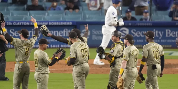 ¡Triple play histórico! Padres de San Diego aseguran los playoffs ante Dodgers