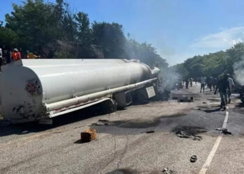 Camión de combustible explota durante rapiña tras accidente en Haití