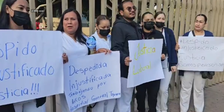 Decenas de enfermeros del Hospital General de Tijuana se manifiestan por despidos injustificados
