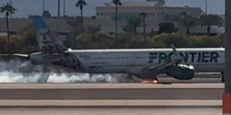Avión que salió de San Diego aterriza con fuego en el motor en Las Vegas