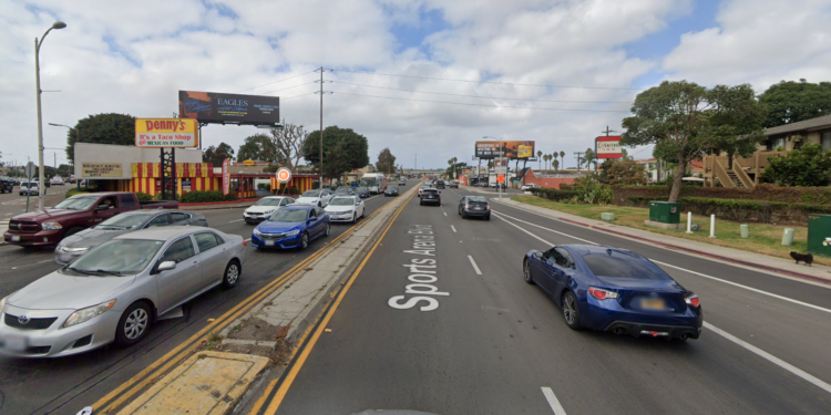 Hombre apuñalado en la espalda cerca de parada de tránsito