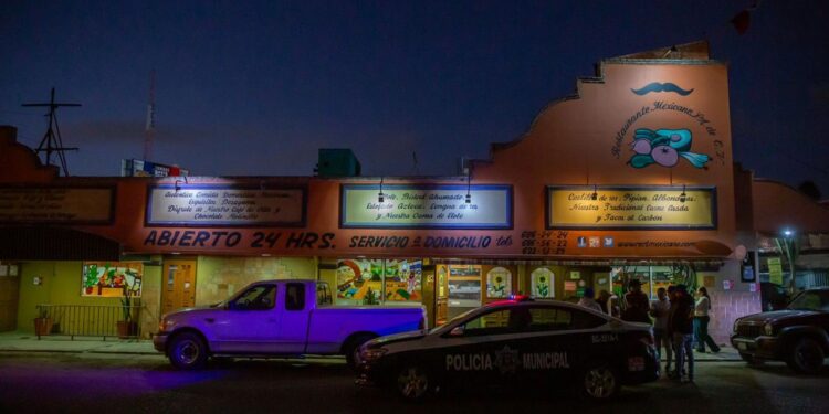 Asaltan restaurante a mano armada en la colonia Gabilondo