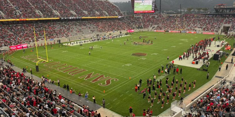 Los Aztecas de San Diego vencen a la Universidad de Hawaii en un cerrado duelo