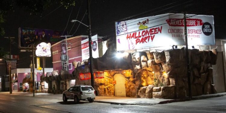 Clausuran el bar “La Cueva del Peludo” tras operativo nocturno en Tijuana