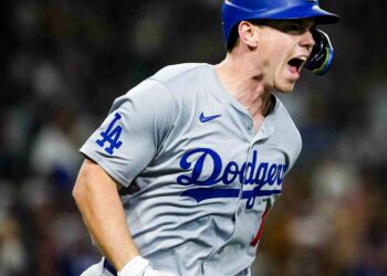 Mookie Betts y Will Smith brillan en la paliza de los Dodgers sobre Padres