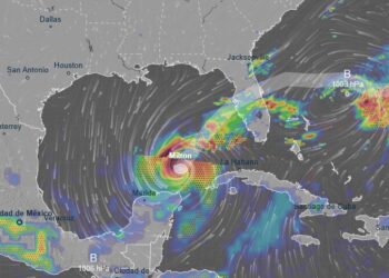Huracán Milton podría tocar tierra en Florida como categoría 3