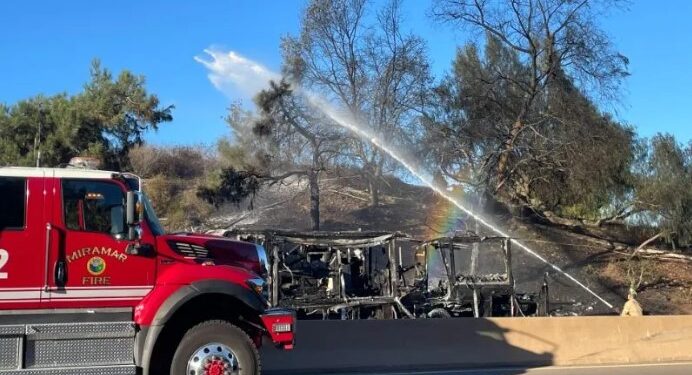 Incendio de casa rodante en Poway provocó evacuaciones y cierre de carreteras