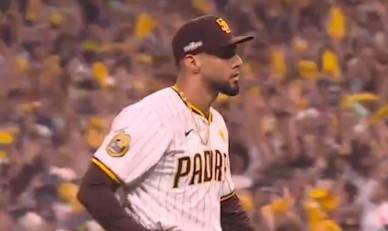 Robert Suárez cierra la victoria de los padres en el juego 3