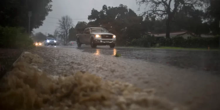 Nuevas leyes en California buscan fortalecer la defensa ante tormentas