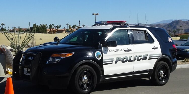 Arrestan a hombre con armas ilegales afuera de mitin de Donald Trump en California