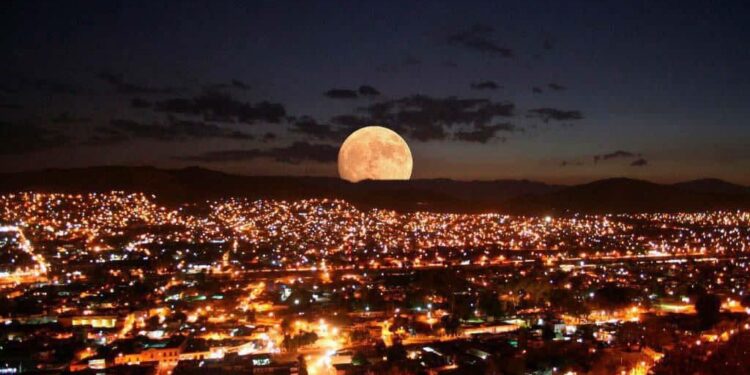 Superluna iluminará el cielo esta noche