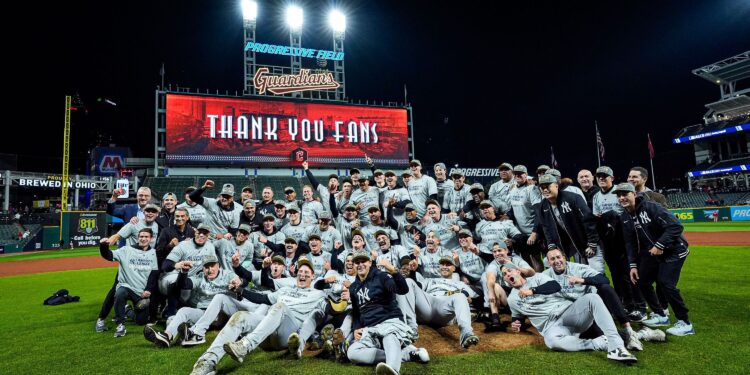 Yankees avanzan a la Serie Mundial tras coronarse campeones de la Liga Americana