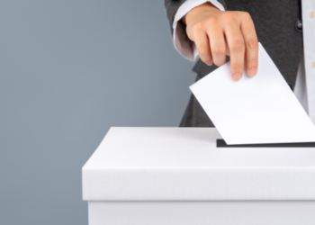 ¿Qué estados no requieren identificación para votar en persona?