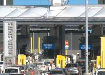 Ex oficial de CBP sentenciado por permitir el tráfico de drogas en la frontera