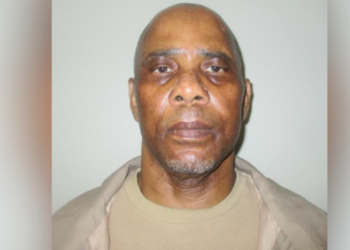 Depredador sexual violento liberado bajo supervisión