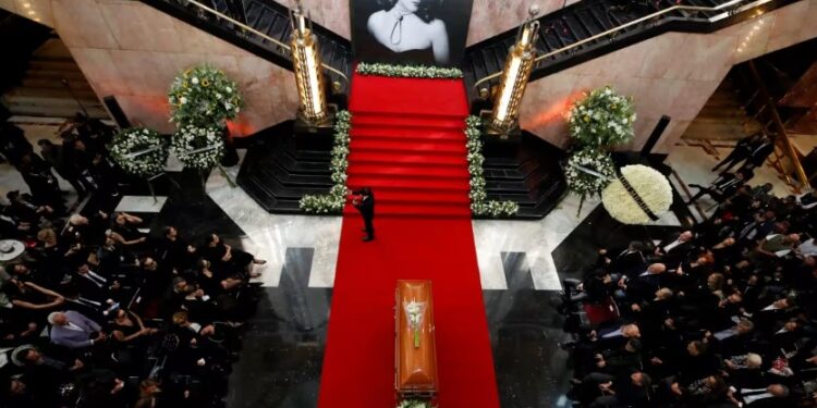 Realizan homenaje póstumo a Silvia Pinal en Bellas Artes