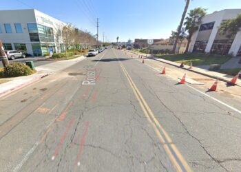La policía de San Diego está investigando el atropellamiento fatal de un hombre en silla de ruedas por un automóvil mientras cruzaba la calle en Kearny Mesa el domingo por la noche.