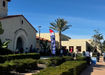 Hasta dos horas esperaron residentes del sur de San Diego para votar este 5 de noviembre