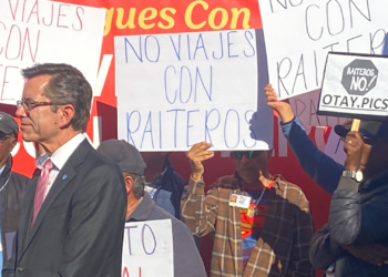 Taxistas son amenazados por “raiteros” en los puertos fronterizos de San Diego