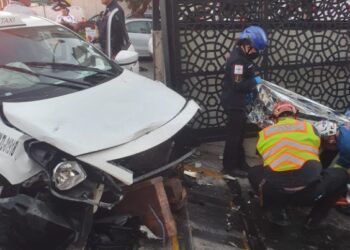 Taxista atropella a dos peatones tras choque múltiple en Tijuana