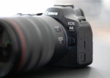 Padre de Julieta Venegas ofrece recompensa por cámara perdida en concierto de Tijuana