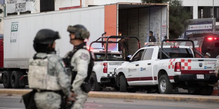 Decomisan tráiler con droga en la garita de Otay