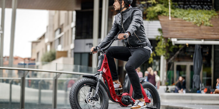 Se aprueba ordenanza para prohibir las bicicletas eléctricas en las aceras en Coronado