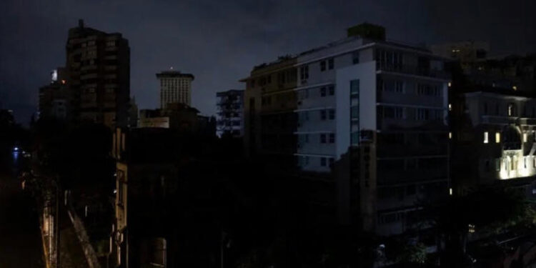 Puerto Rico enfrenta apagón masivo en vísperas de Año Nuevo
