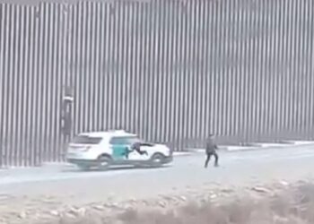Patrulla fronteriza atropella a migrante en su intento por cruzar el muro fronterizo