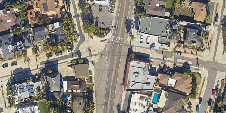 SUV se voltea en Pacific Beach, el conductor es arrestado bajo sospecha de DUI