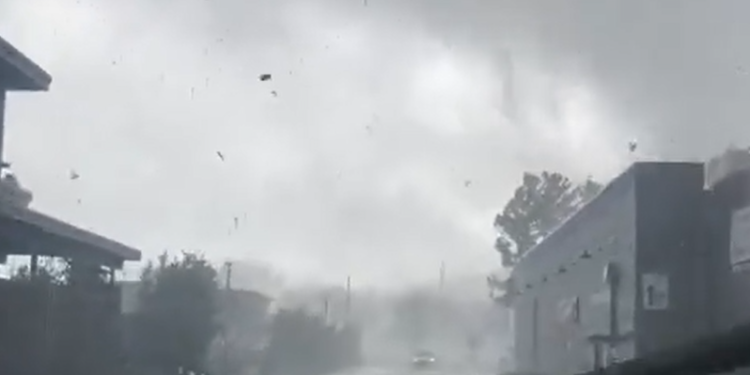 Tornado en Scotts Valley deja daños, heridos y vehículos volcados