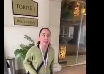 Sari, una mujer con discapacidad visual a quien le negaron el acceso al Hotel Safi, en Monterrey